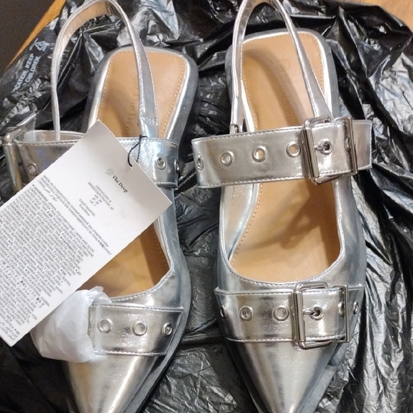 the drop Shoes - Stylish Silver Buckle Flats